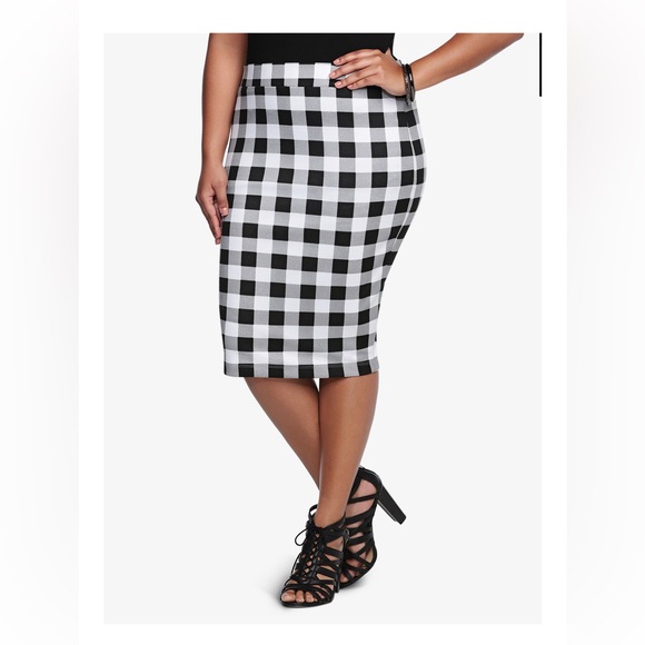 Torrid Plaid Pointe Midi Skirt, Black/White Checkered Print, size 1x - Picture 1 of 7